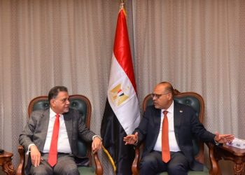 وزير العمل يبحث مع النائب الأول لرئيس غرفة تجارة وصناعة قطر تعزيز التعاون ومتابعة نتائج زيارة الدوحة الأخيرة