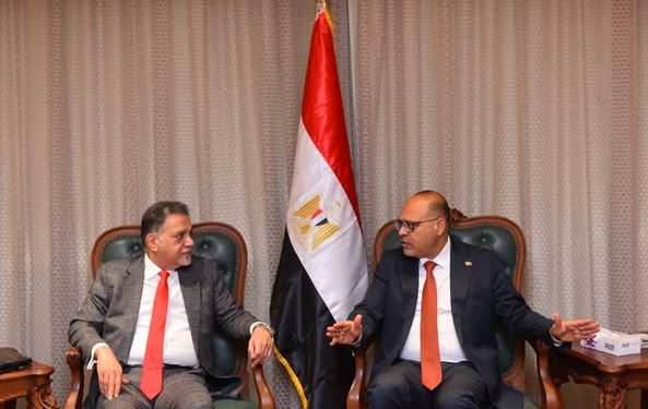 وزير العمل يبحث مع النائب الأول لرئيس غرفة تجارة وصناعة قطر تعزيز التعاون ومتابعة نتائج زيارة الدوحة الأخيرة