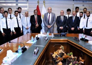 وزير الطيران المدني يشهد حفل تخرج طلبة المراقبة الجوية من دولة اليمن الشقيقة