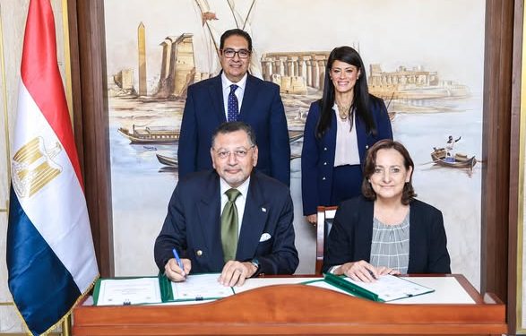 وزيرة التخطيط  ورئيس جامعة القاهرة يشهدان توقيع بروتوكول تعاون بين المعهد القومي للحوكمة والتنمية المستدامة