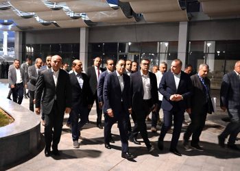 رئيس الوزراء يتفقد سير العمل بمشروع حدائق “تلال الفسطاط”