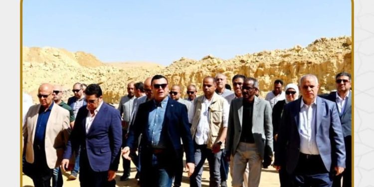وزير الإسكان يواصل جولته بتفقد مشروع سكن مصر ومحطة رفع صرف صحى امتداد جنوب المستثمرين بمدينة القاهرة الجديدة