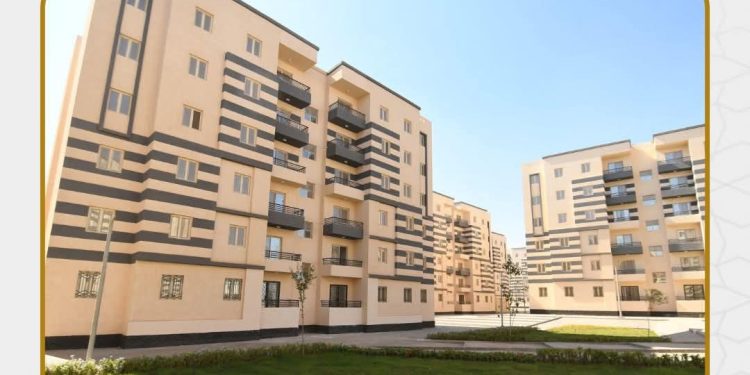 وزير الإسكان يتفقد وحدات المبادرة الرئاسية “سكن لكل المصريين” بمدينة العاشر من رمضان