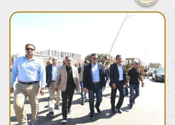 وزير الإسكان يتفقد الطرق والمحاور والميادين بمدينة العاشر من رمضان لمتابعة الأعمال التي تم وجارٍ تنفيذها
