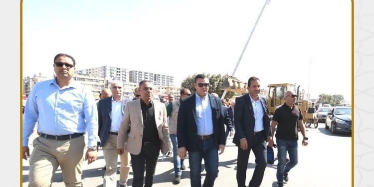 وزير الإسكان يتفقد الطرق والمحاور والميادين بمدينة العاشر من رمضان لمتابعة الأعمال التي تم وجارٍ تنفيذها