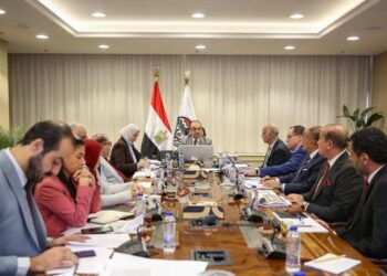 وزير قطاع الأعمال يطلق خطة لتطوير المشروعات الفندقية والسياحية.. ويحقق نمو الإيرادات 23%