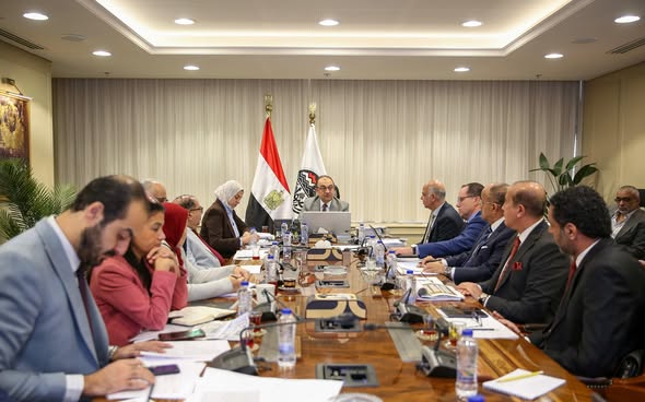 وزير قطاع الأعمال يطلق خطة لتطوير المشروعات الفندقية والسياحية.. ويحقق نمو الإيرادات 23%