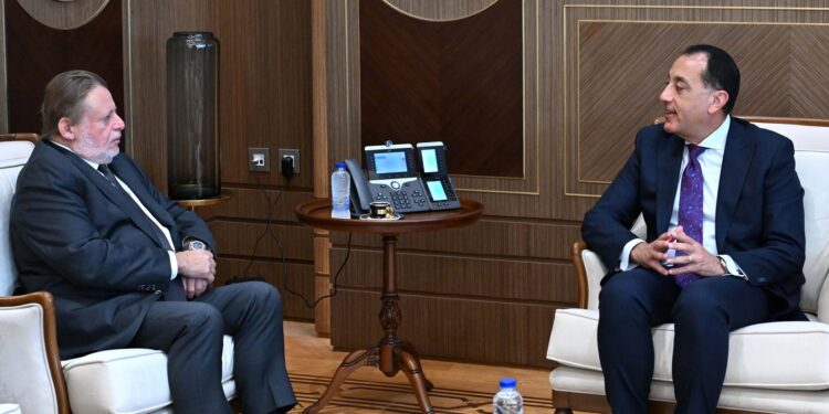 رئيس الوزراء: استمرار التنسيق مع البنك المركزي لضبط الأسواق واستقرار الأسعار