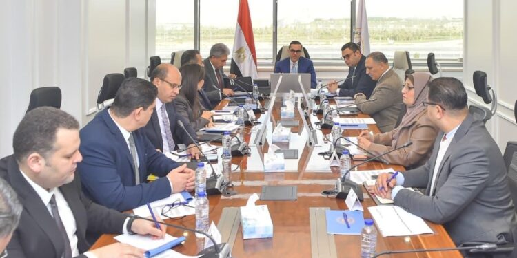 وزراء التجارة والسياحة والإسكان يبحثون خطة شاملة لتعزيز الاستثمار السياحي وزيادة أعداد السائحين
