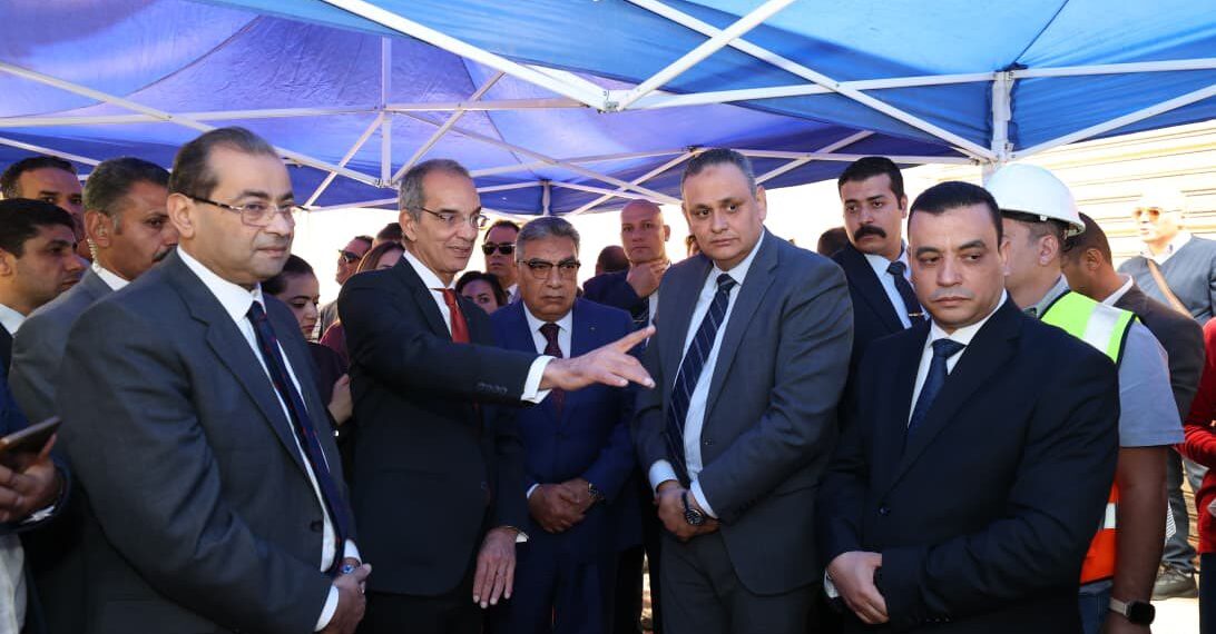 وزير الاتصالات يستعرض تطوير البنية التحتية الرقمية واستثمارات qTech في المنصورة