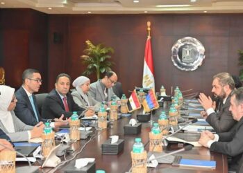 وزير الاستثمار يبحث مع نظيره الأرميني تعزيز التبادل التجاري وجذب الاستثمارات إلى السوق المصرية