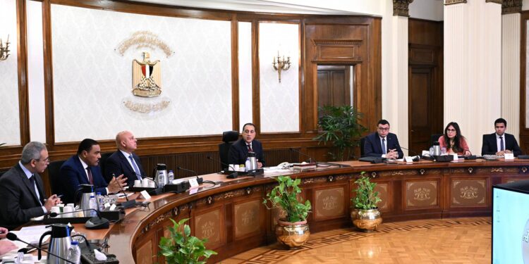 سكن بديل وفرص عمل بالآلاف.. رئيس الوزراء يتابع تنفيذ مشروعات «رأس الحكمة» و«شمس الحكمة»