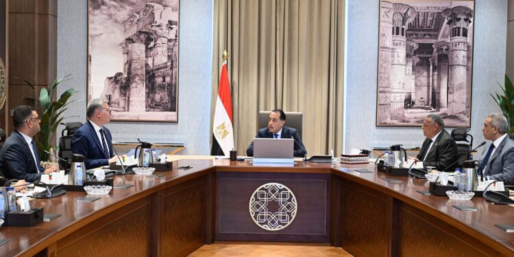 المثلث الذهبي على خريطة الاستثمار العالمي.. الحكومة تفتح الباب لفرص واعدة في التعدين والبترول