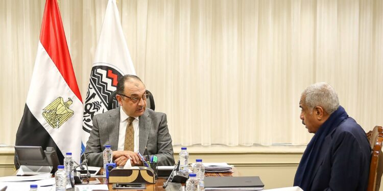 وزير قطاع الأعمال يبحث مع “طلعت مصطفى” مستجدات تطوير مشروعات فندقية