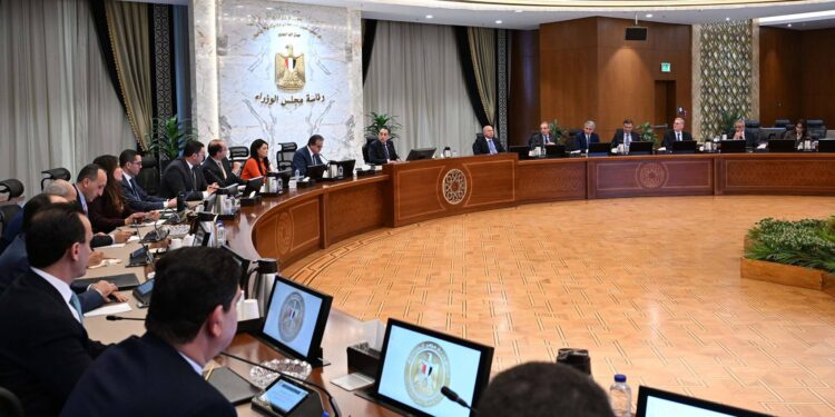 الحكومة تضع اللمسات الأخيرة لرؤية استثمارية محفزة.. دفعة قوية للنمو وجذب الاستثمارات