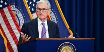 الفيدرالي الأمريكي يتحدى ترامب ويثبت معدل الفائدة دون تغيير