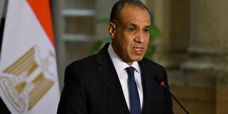 وزير الخارجية: مصر لن تقبل بتقسيم السودان أو انهيار دولته