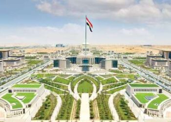 400 متر و5 أبراج و11 بحيرة.. وزير الإسكان يتابع مشروعات العاصمة والعلمين الجديدة