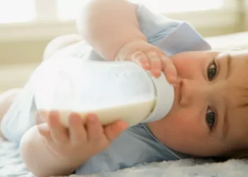 الثانية خلال أسابيع.. شركة ألبان أطفال شهيرة تسحب منتجاتها لوجود “مادة سامة”