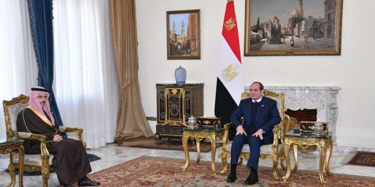 الرئيس السيسي يستقبل وزير الخارجية السعودي.. وتوافق على الحلول السلمية لأزمات المنطقة