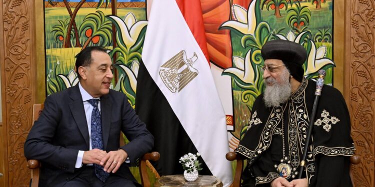 رئيس الوزراء يهنئ البابا تواضروس بعيد الميلاد المجيد