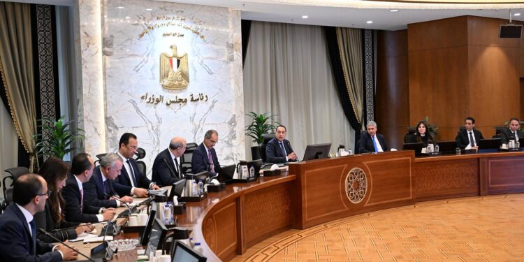 بعد تسجيل 19 مليون سائح.. رئيس الوزراء يتابع جهود تيسير إجراءات دخول السائحين