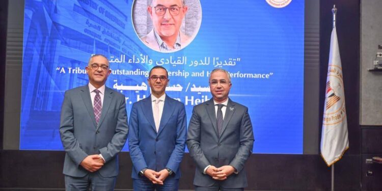 وزير الاستثمار يوجه الشكر للمهندس حسام هيبة بعد انتهاء فترة عمله