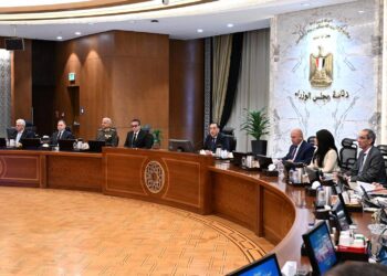 أول اجتماع حكومي في 2026.. مدبولي يؤكد التوسع في توطين صناعة أجهزة الاتصالات