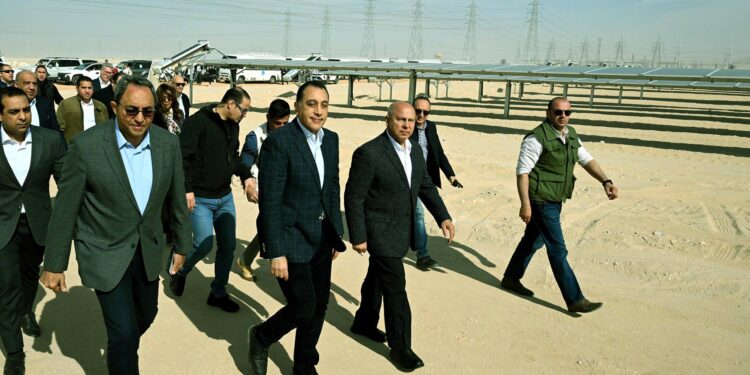 600 مليون دولار.. مدبولي يفتتح المرحلة الأولى من “أوبيليسك لتوليد الكهرباء من الطاقة الشمسية”