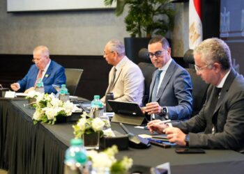 وزير الاستثمار يستعرض مع اتحاد المستثمرين حوافز تصل إلى 50% وخطة رقمية تضم 389 ترخيصًا