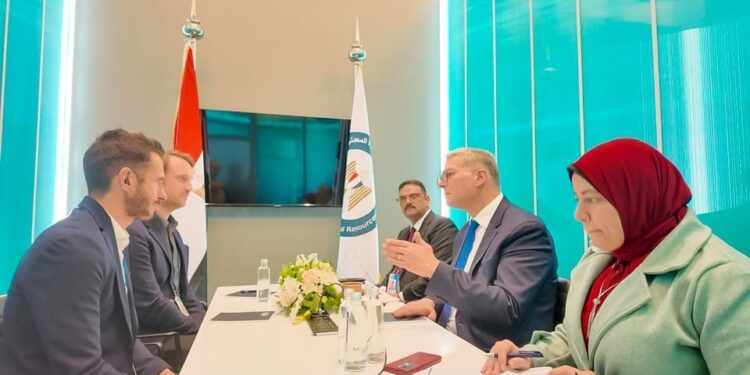 وزير البترول يبحث مع «باريك جولد» خطط التوسع في استكشاف الذهب بالصحراء الشرقية