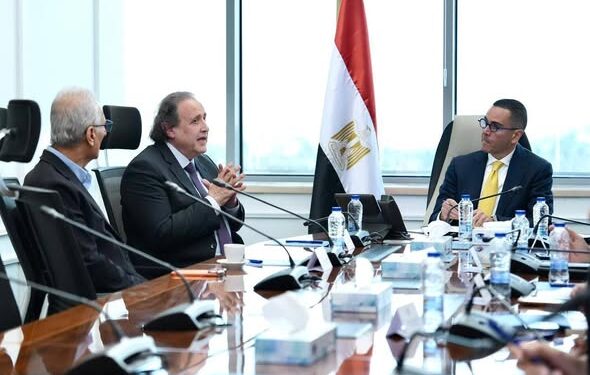 وزير الاستثمار يبحث مع Brandix السيريلانكية خطط التوسع في صناعة الملابس الجاهزة بمصر