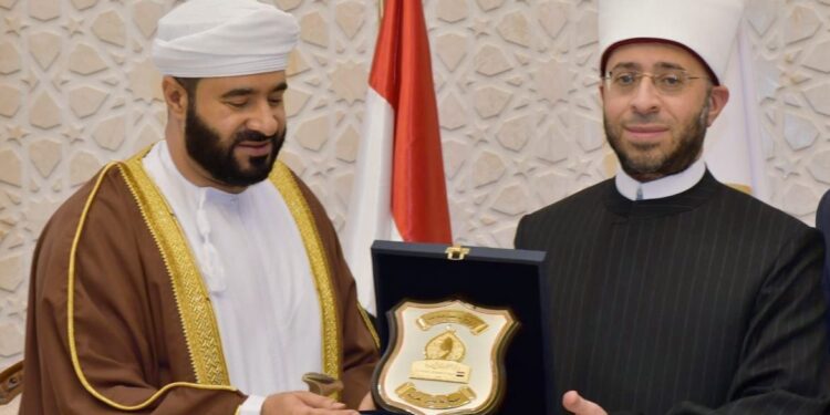 مصر بلد العلم الجامع.. تفاصيل لقاء وزير الأوقاف نظيره العُماني بمسجد مصر الكبير 
