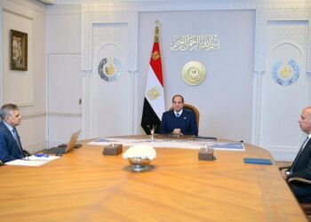 الرئيس السيسي يطلع على تعافي حركة الملاحة بقناة السويس.. ويشدد على تطوير الترسانات البحرية