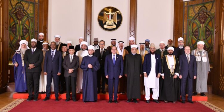 الرئيس السيسي يستقبل المشاركين بالمؤتمر الدولي للمجلس الأعلى للشؤون الإسلامية