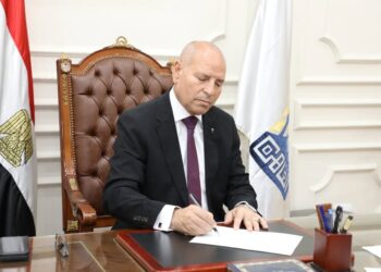 محافظ القاهرة يعتمد حركة تنقلات محدودة بين رؤساء الأحياء لتعزيز الأداء والخدمات