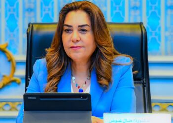 وزيرة التنمية المحلية تعلن توقيع عقود لتقنين أوضاع اليد في 10 محافظات
