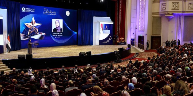 صنعت لغة جديدة للأداء بمعايير قابلة للقياس.. إشادة إماراتية بجائزة مصر للتميز الحكومي