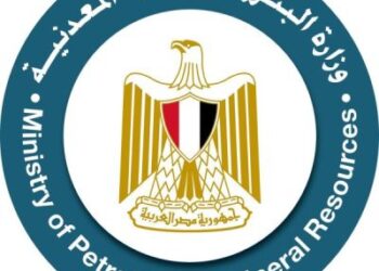 وزارة البترول تتابع حادث تصادم بطريق حقول الصحراء الغربية وتفعّل خطة الطوارئ