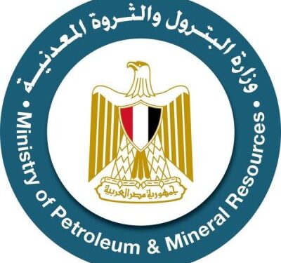 وزارة البترول تتابع حادث تصادم بطريق حقول الصحراء الغربية وتفعّل خطة الطوارئ