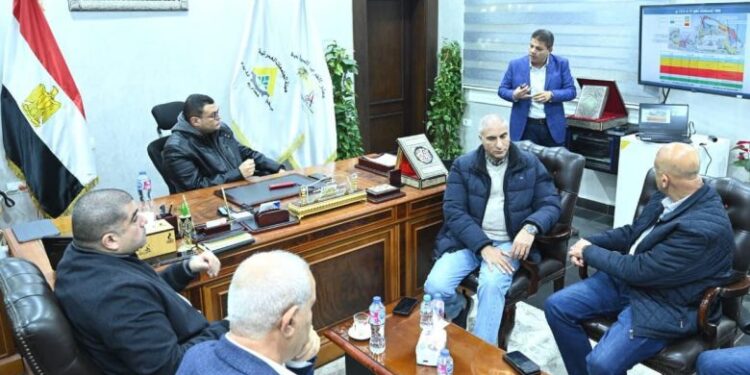 وزير الإسكان يعقد اجتماعا لمتابعة مشروعات القرى السياحية