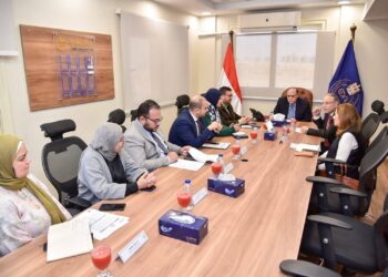 رئيس هيئة الدواء يبحث مع “إيبيكو” توطين الصناعات الدوائية المتطورة وتعزيز التصنيع المحلي