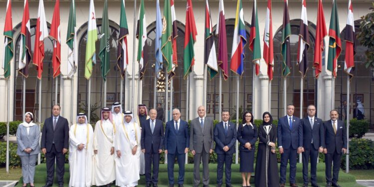 النائب العام ونظيره القطري يبحثان مع أمين عام الجامعة العربية تعزيز التعاون القضائي