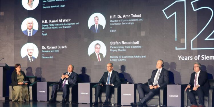 في احتفالية “سيمنز”.. كامل الوزير: القطار السريع سيغير مفهوم النقل ويربط موانئ ومناطق الإنتاج بمصر