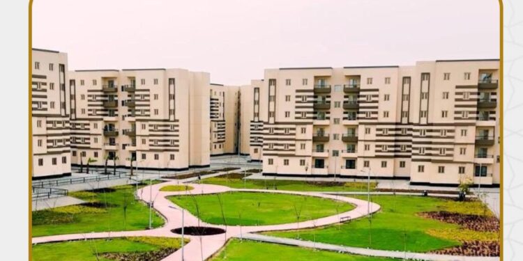 سكن كل المصريين.. وزير الإسكان يتابع موقف وحدات منخفضي الدخل