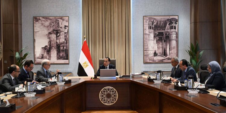 رئيس الوزراء يتابع مستجدات هيكلة وتطوير الهيئات الاقتصادية والشركات المملوكة للدولة