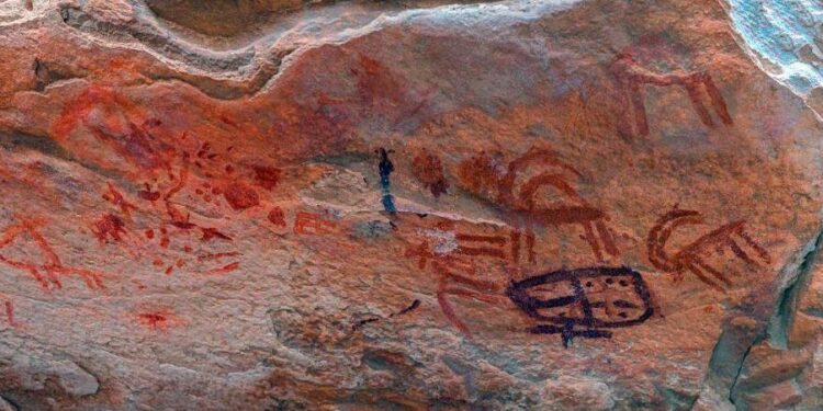 اكتشاف أثري يغيِّر تاريخ الفن الصخري.. هضبة بجنوب سيناء تكشف أسرار آلاف السنين