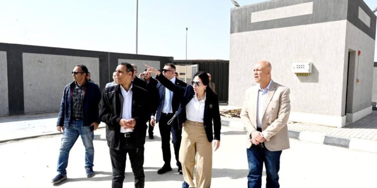 بعد شكاوى المصانع.. تحرك سريع من وزيرة الإسكان داخل محطة مخلفات العبور