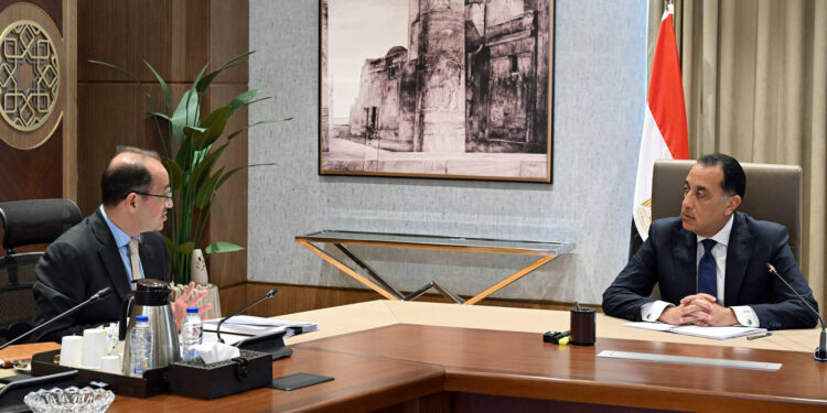 رئيس الوزراء ووزير المالية يستعرضان تطورات برنامج صندوق النقد ومؤشرات الاستقرار الاقتصادي