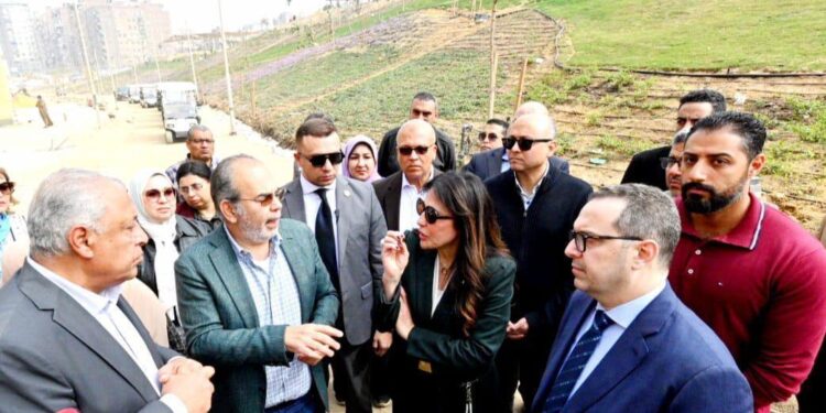 المنشاوي تتفقد مشروع حدائق تلال الفسطاط بالقاهرة لتسريع معدلات التنفيذ
